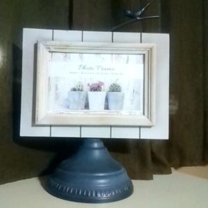 Farmhouse Pedestal Photo Frame